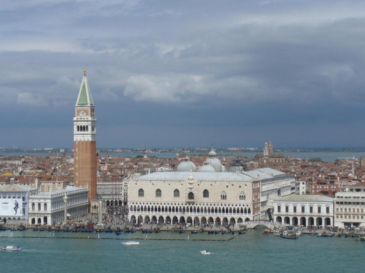 Raggio Di Sole Dietro Piazza San Marco Venice Ngoại thất bức ảnh