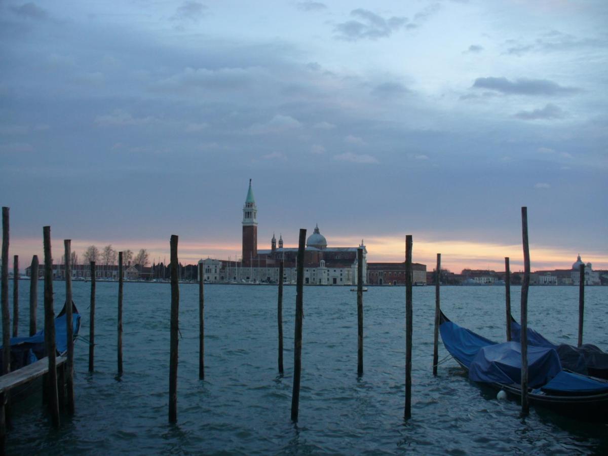 Raggio Di Sole Dietro Piazza San Marco Venice Ngoại thất bức ảnh